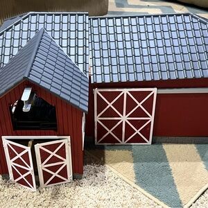 Schleich Barn older, bigger version
